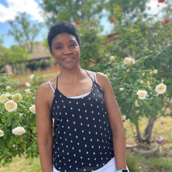 Meet your Posher, Kay - Picture 3 of 5